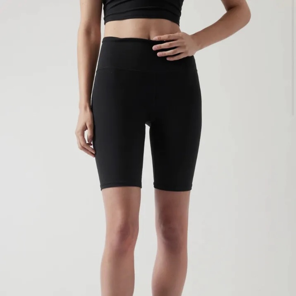 Athleta Ultra High-Rise Elation 7” Short